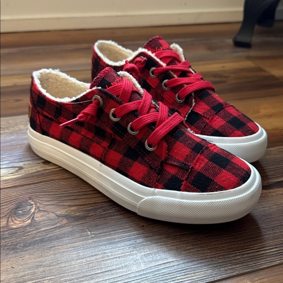 Blowfish Malibu sneakers in a red and black plaid fabric with a Sherpa size 7 - Picture 6 of 6